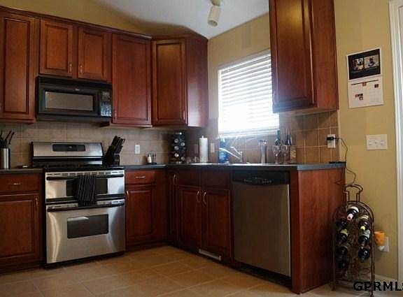 5th image of 15805 Cottonwood Ave