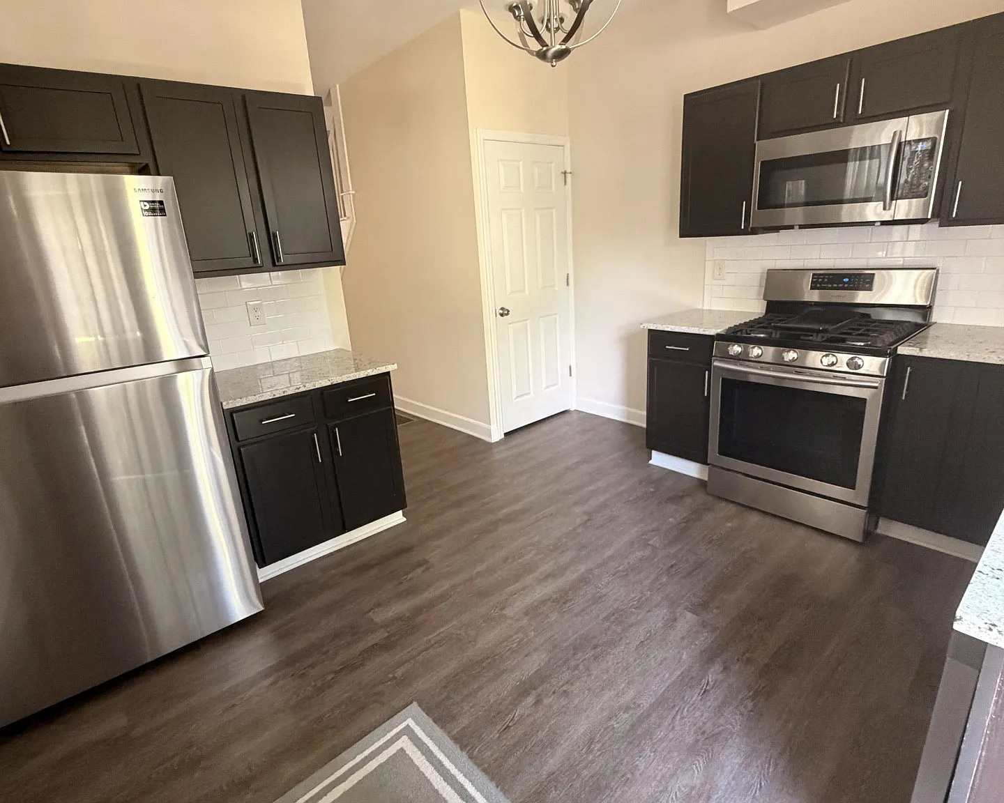 3 bed, 1100 sqft, $1,650 — Photo 3