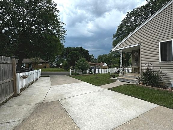 3rd image of 3214 Dartmouth Dr