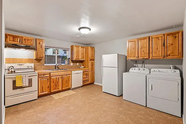 731 Harlan St #B — Photo 5