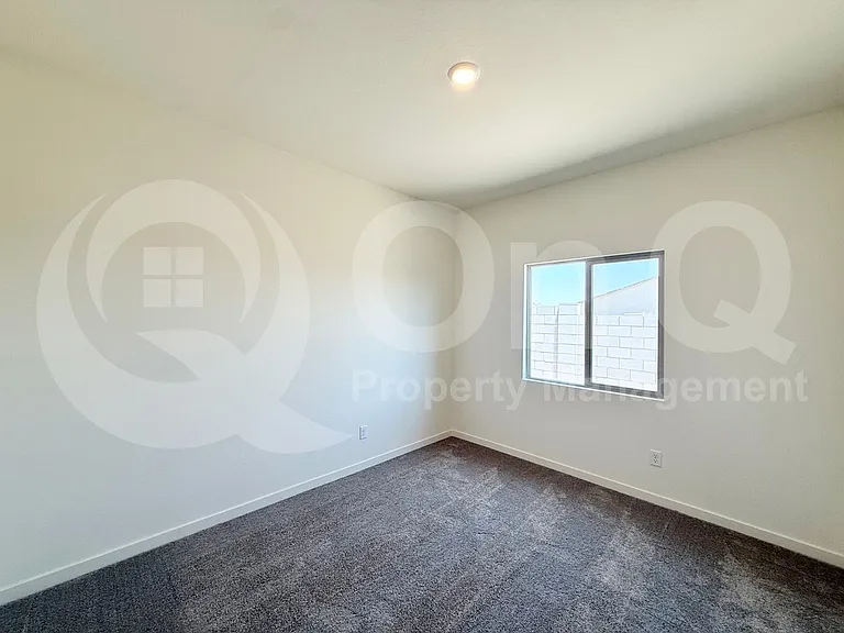 634 W Red Hawk Ct — Photo 16