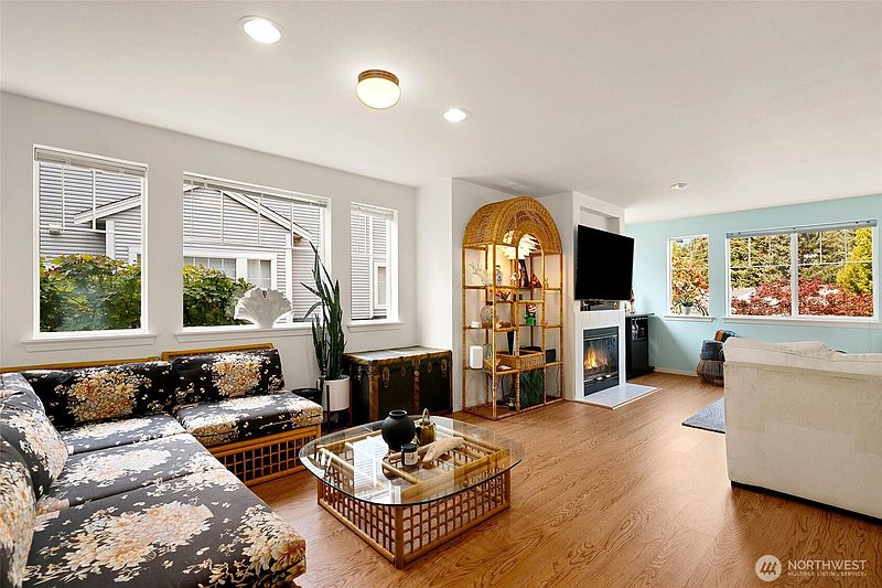5th image of 4714 Fairwood Boulevard NE #201