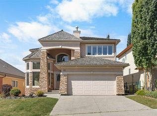 31 E Royal Ridge Ter NW, Calgary, AB T3G5Y9