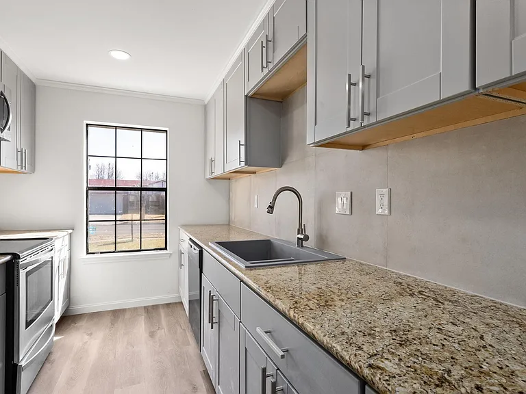 1907 Moonlight Dr — Photo 6