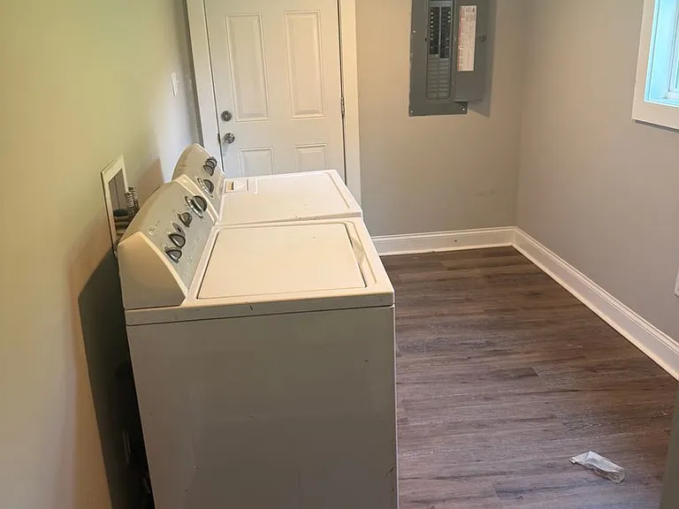 5325 Lee Ave — Photo 8