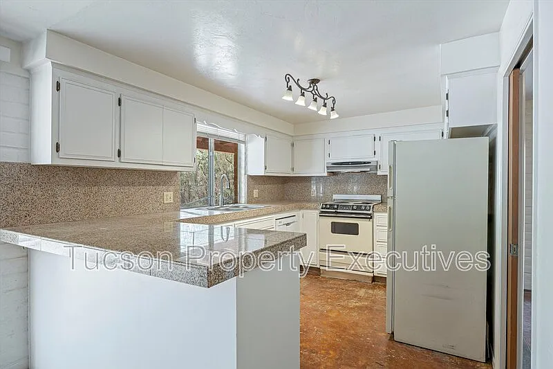 3 bed, 2.0 bath, 1705 sqft, $1,750 — Photo 4