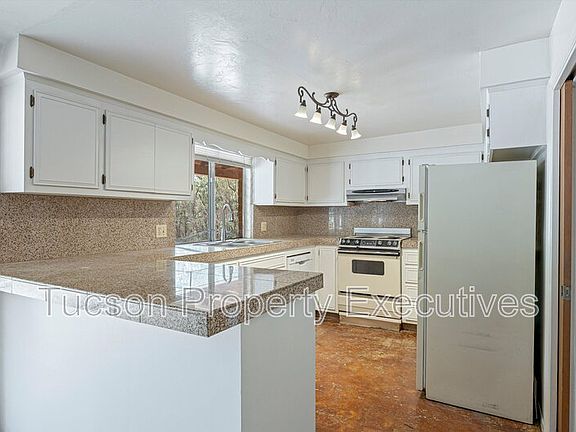 4th image of 3534 N Palmer Dr