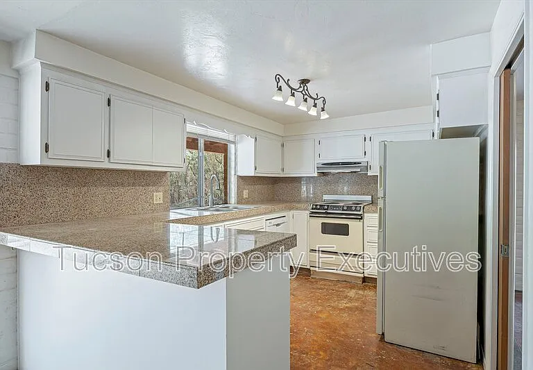 3534 N Palmer Dr — Photo 4