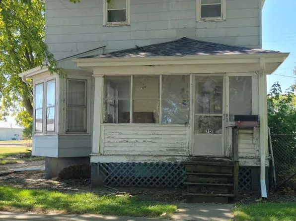 312 N Central St, Gilman, IL 60938