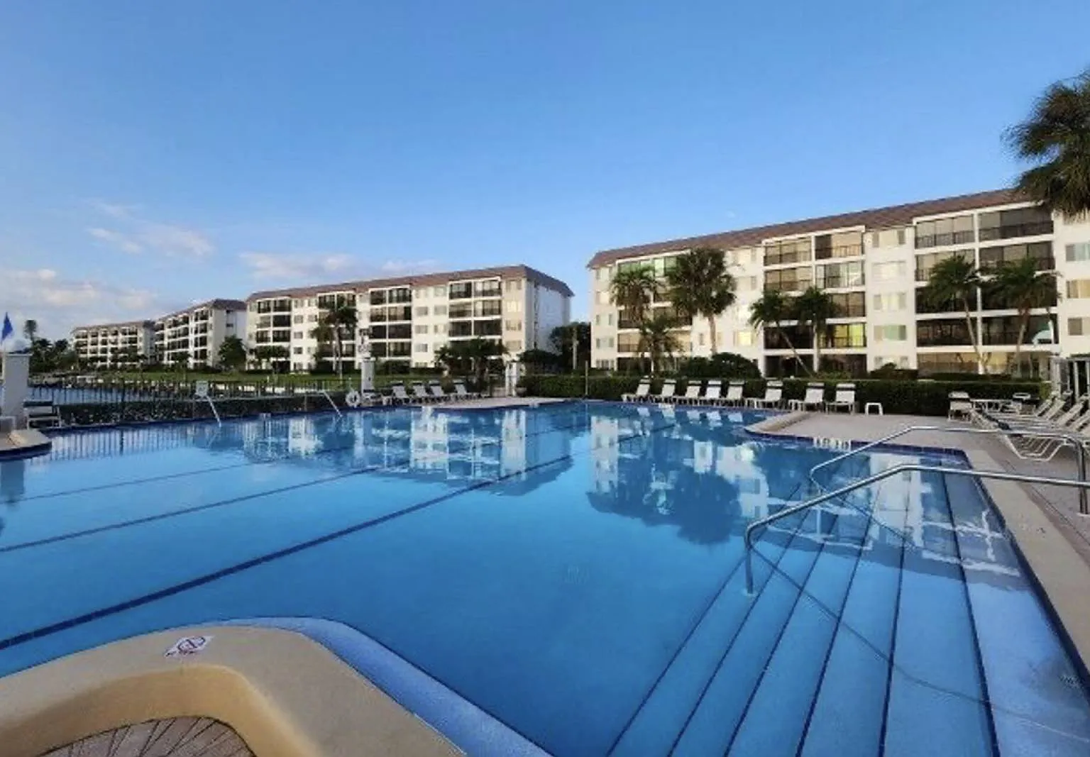 2 bed, 1093 sqft, $7,700 — Photo 3