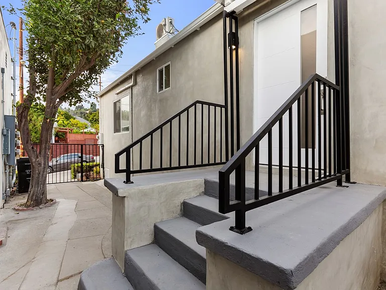 925 Isabel — Photo 4