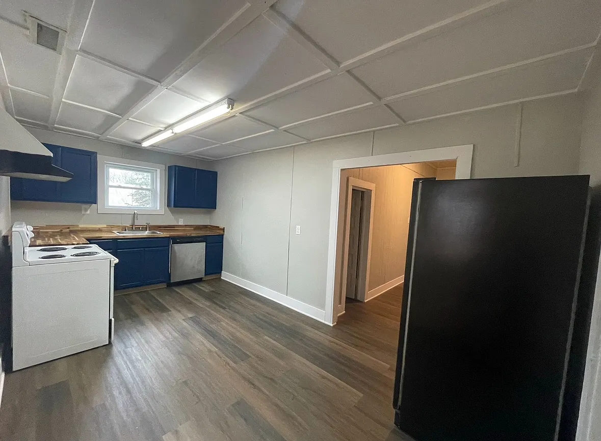 124 Camelot Trl — Photo 4
