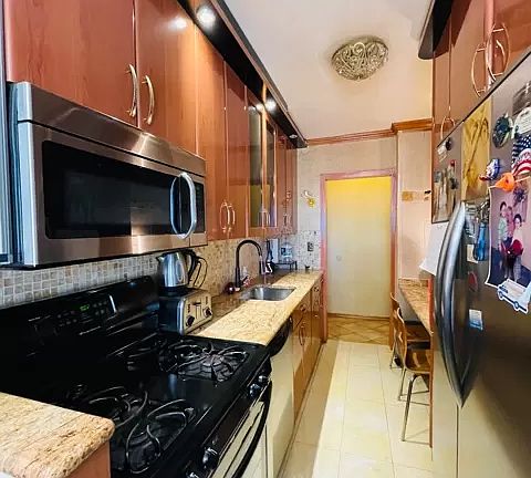 2nd image of 2925 W 5th St APT 12G