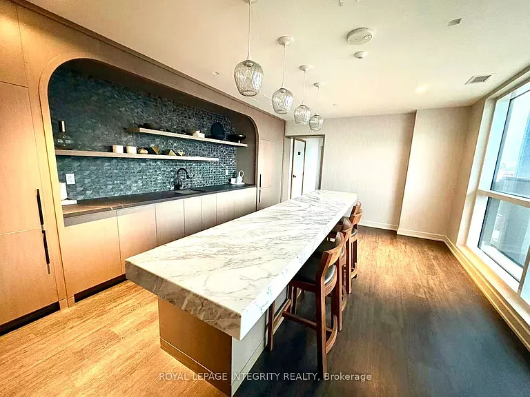 560 Rideau St #522 — Photo 20