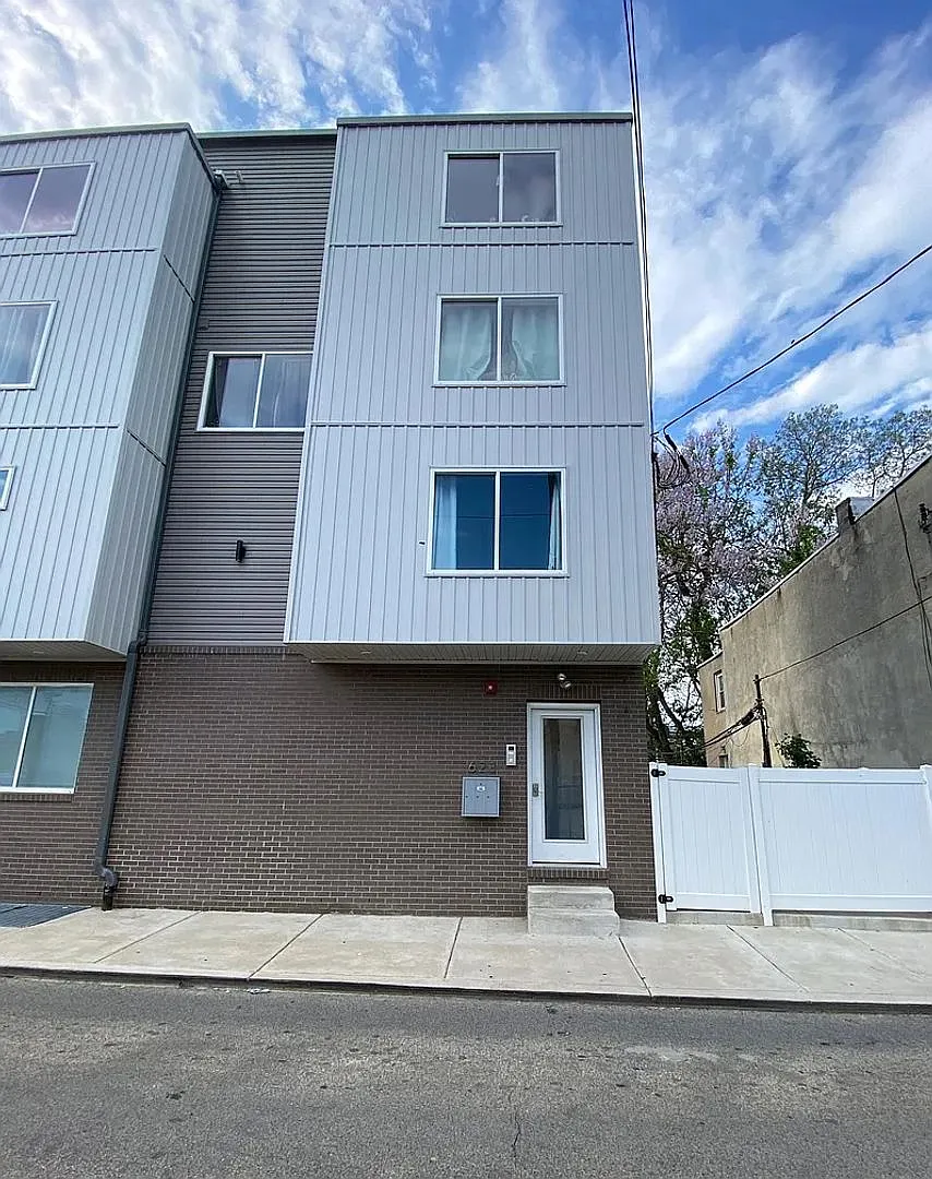 Building Photo - 36th St N 623
