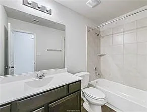 4 bed, 2.5 bath, 1947 sqft, $1,995 — Photo 2