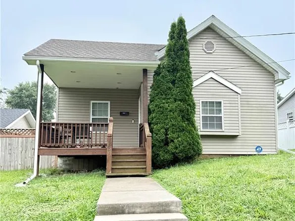 1831 Oneida St, Lexington, MO 64067