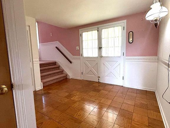 3rd image of 92 Arbor Rd