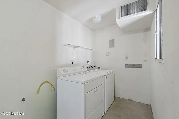 1308 E Spring St — Photo 22