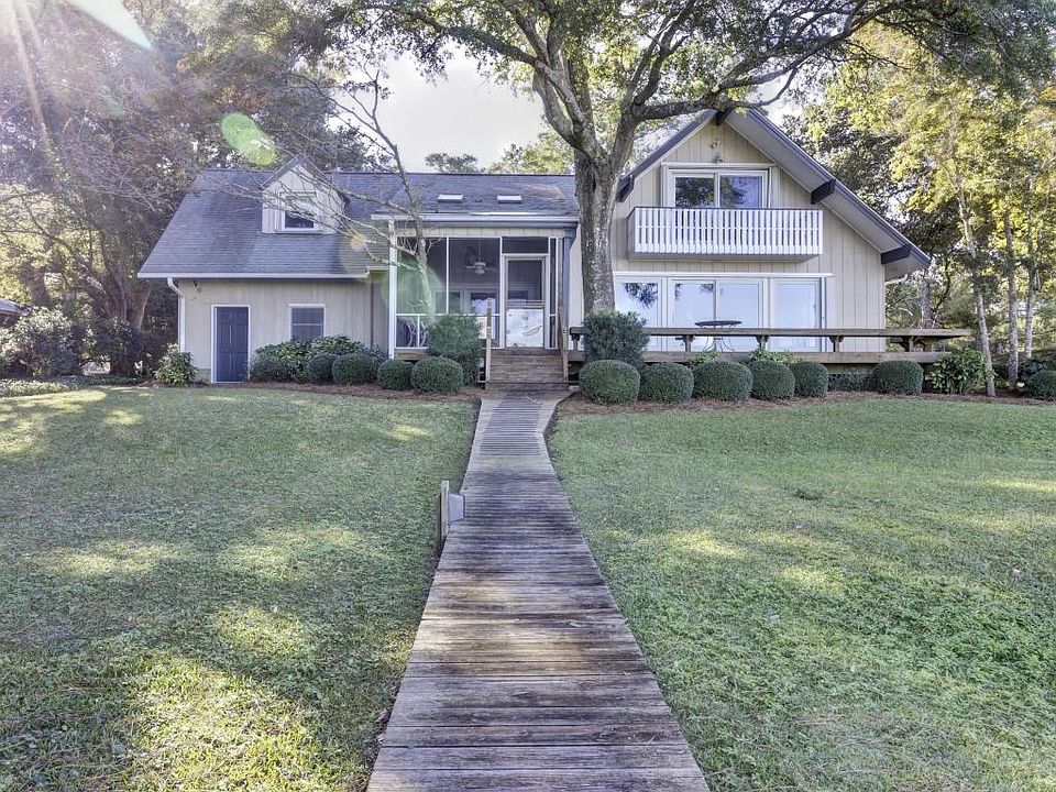 1st image of 218 Oakleaf Dr