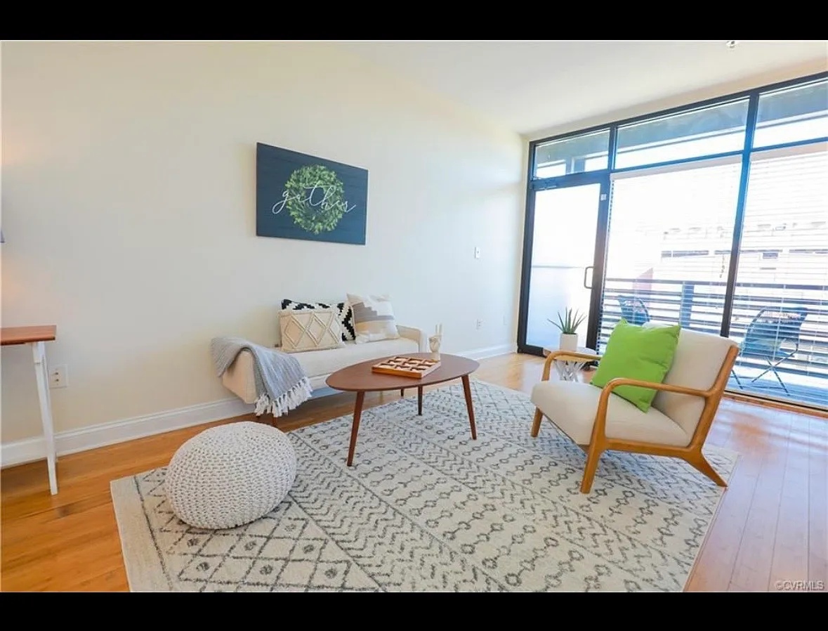2 bed, 1052 sqft, $2,000 — Photo 2