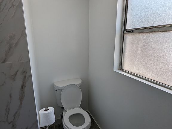 4th image of 612 1/2 Russell Ave #1/2