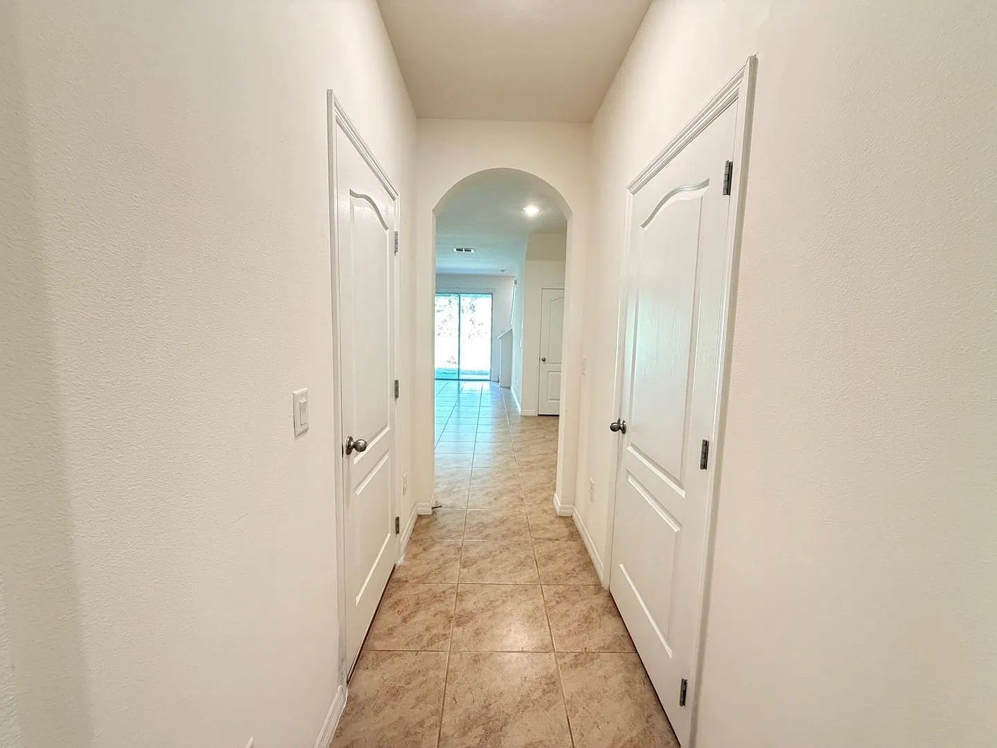 3 bed, 2.5 bath, 1758 sqft, $1,899 — Photo 2