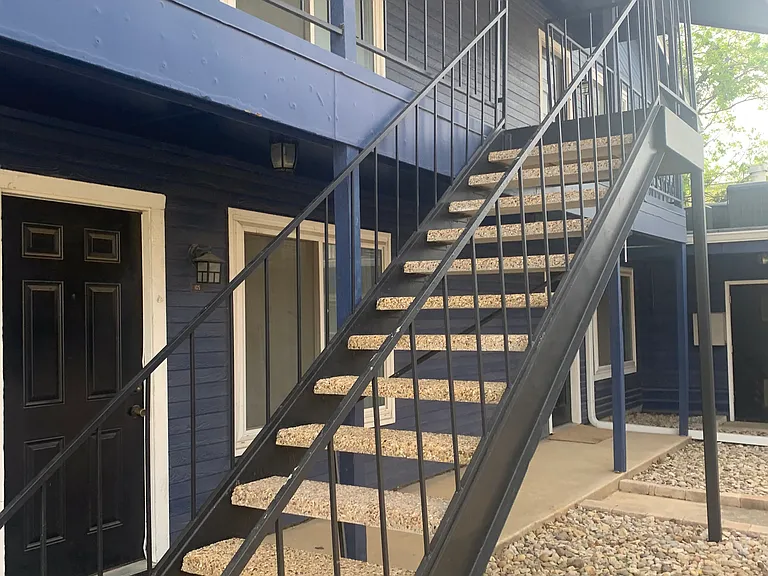Hampshire Apartments — Photo 17