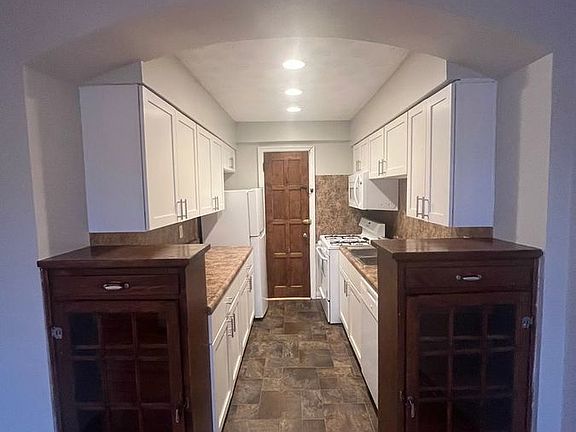 5th image of 60 E Norwich Ave APT 106