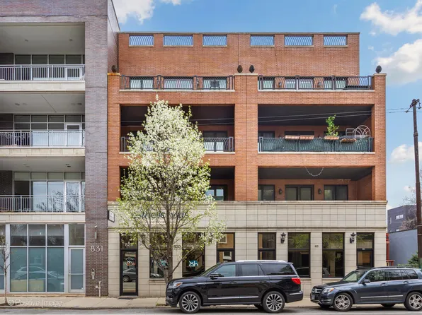 829 N California Ave APT 2, Chicago, IL 60622