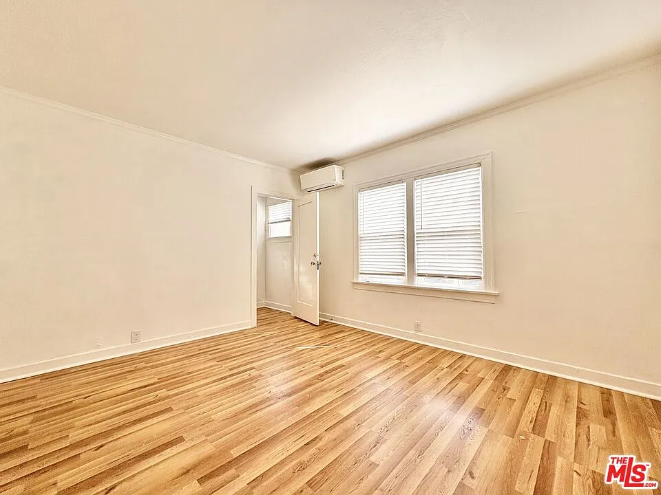 2 bed, 1.0 bath, 1500 sqft, $4,025 — Photo 2