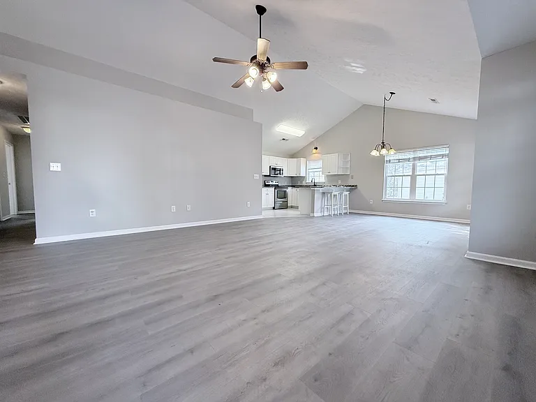 418 Callie Dr — Photo 4