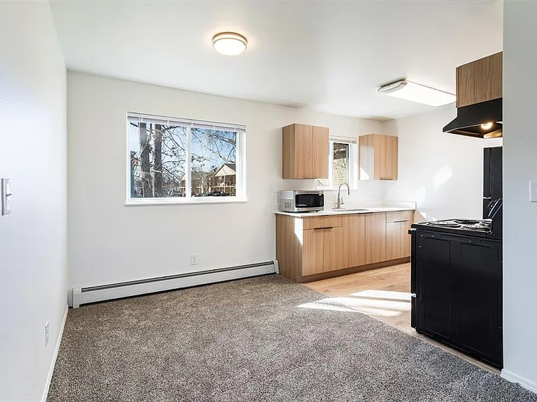 North Russell Apts-1650 N Russell — Photo 39
