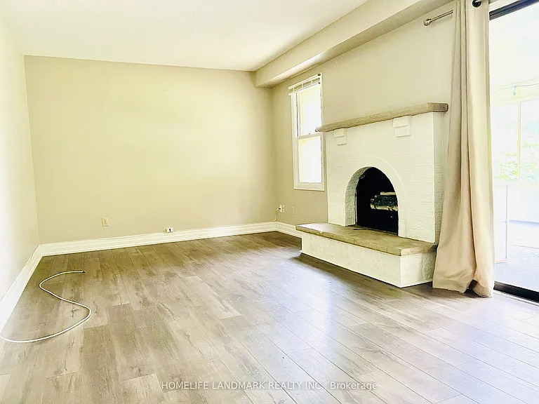 123 Crossland Gate — Photo 2