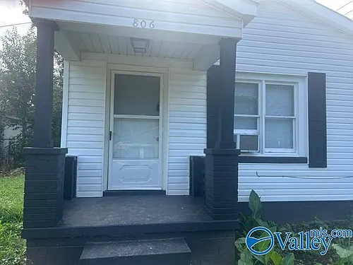 806 Russell St NE Photo 1