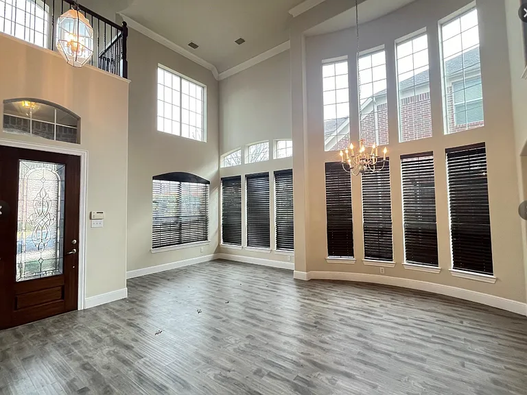 12637 Waltham Dr — Photo 5