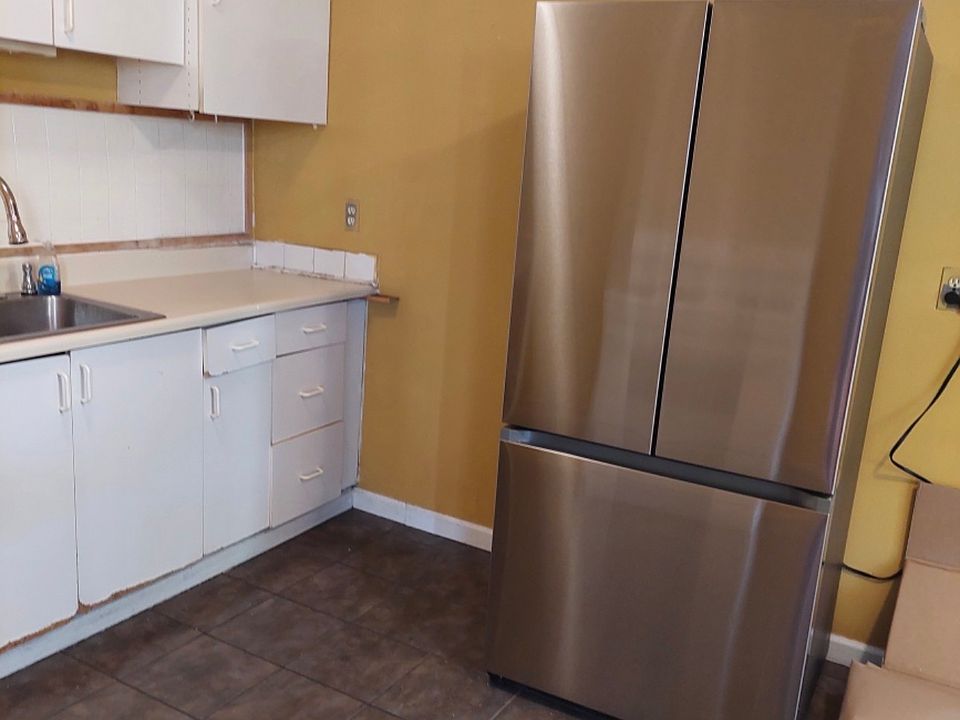 1st image of 722 El Camino Real #1