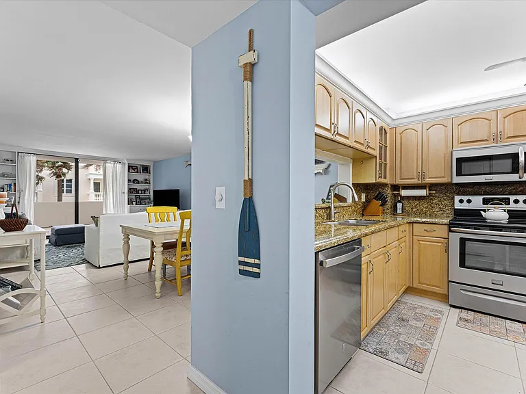 145 Ocean Ave #208 — Photo 5