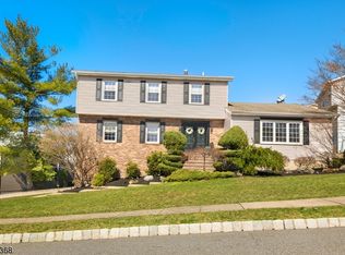 48 Point View Pkwy, Wayne, NJ 07470