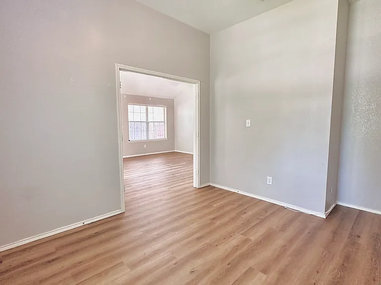 9324 Harrisburg Ln — Photo 9