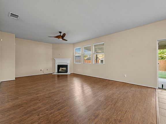 3rd image of 4513 Dogwood Dr