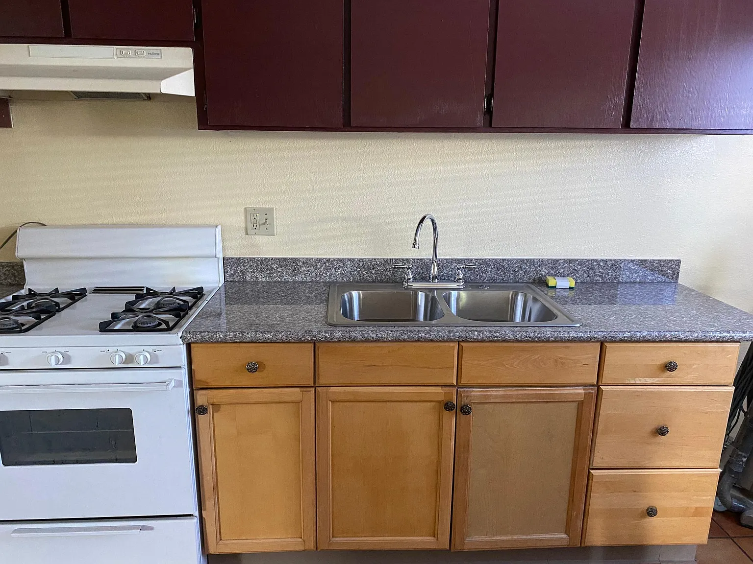 3 bed, 3300 sqft, $2,500 — Photo 4
