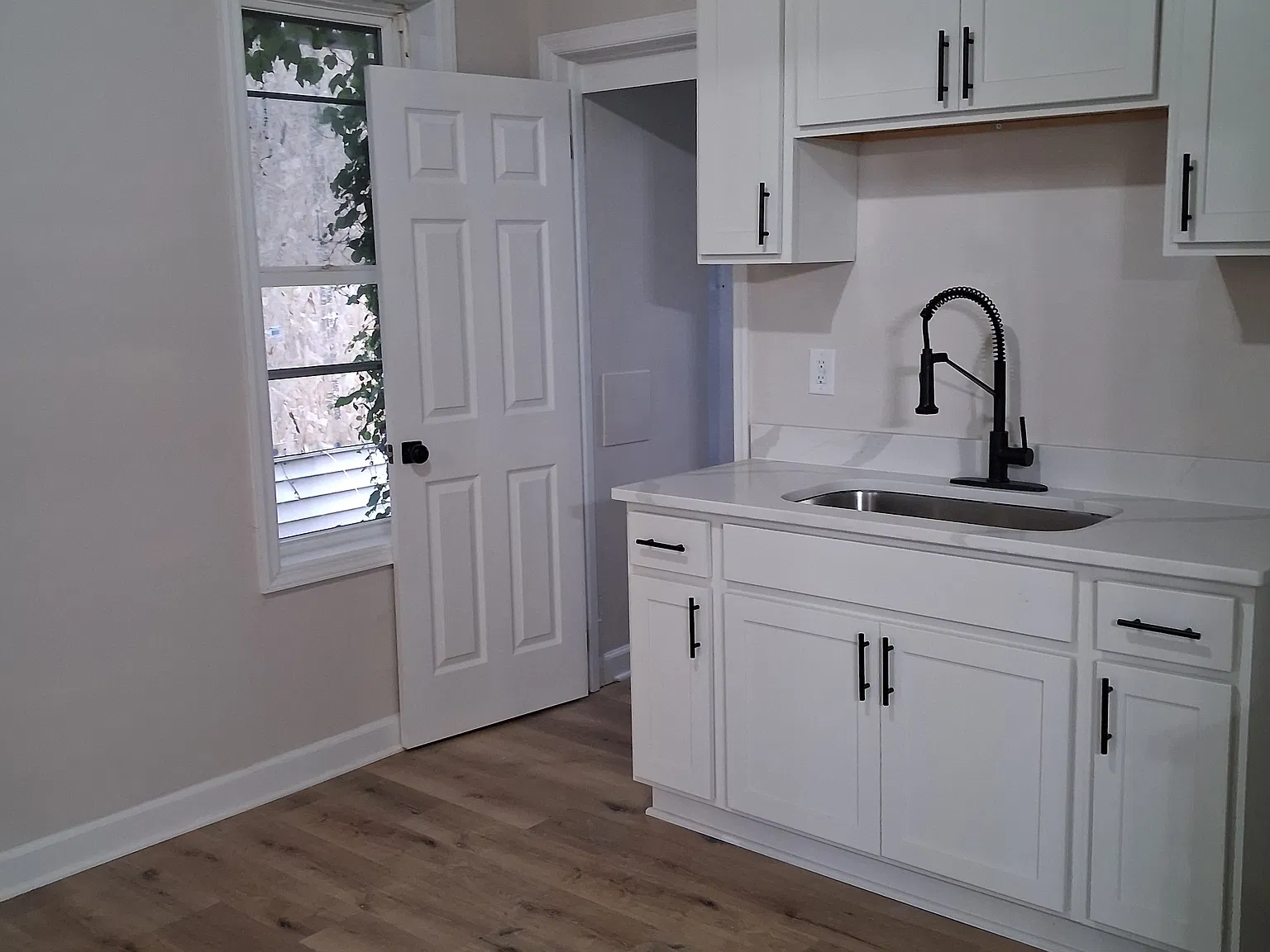 5 bed, 1838 sqft, $1,800 — Photo 2