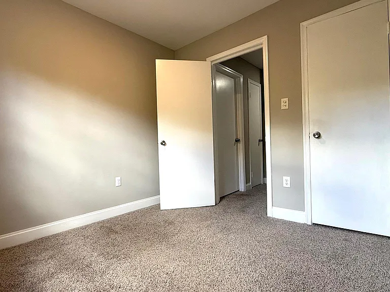 2819 Banks Ct — Photo 13