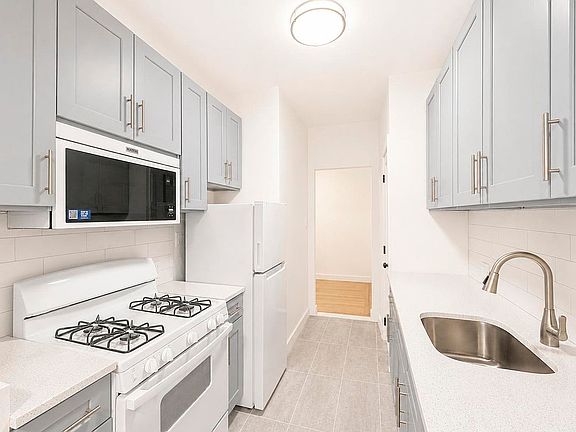 3rd image of 2925 Matthews Ave APT 2H