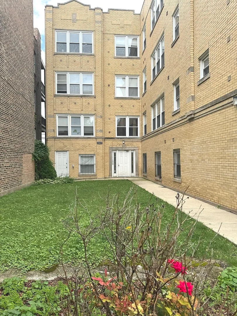 2 bed, 1200 sqft, $1,800 — Photo 1
