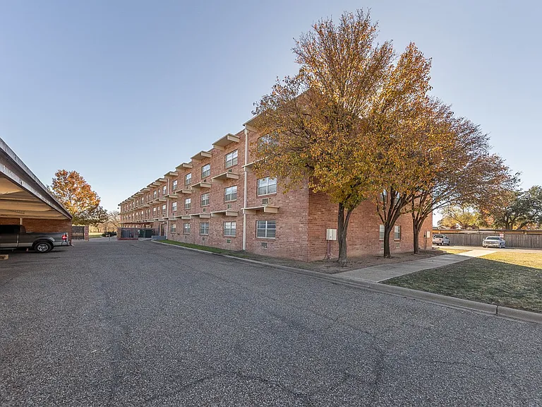 2601 York Ave — Photo 11