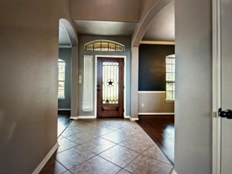 7936 Lake Commons Dr — Photo 4