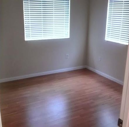 3rd image of 2609 SE 14th Ave