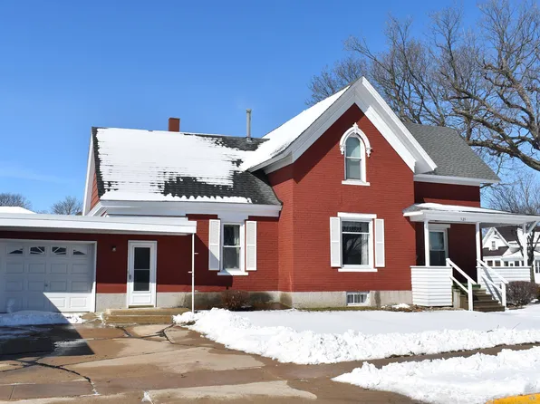 121 N 5th St, Osage, IA 50461